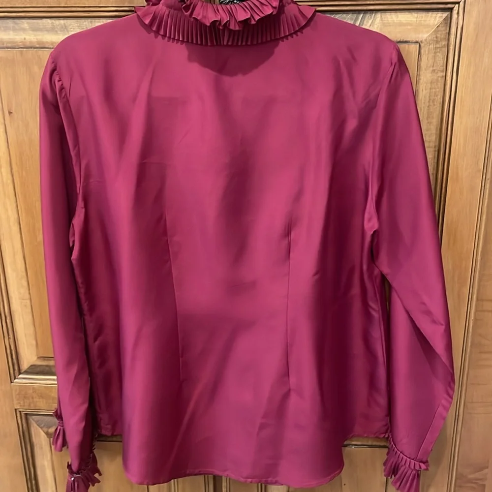 Soft surroundings 100% silk long sleeve blouse  ruffled collar & covered buttons - Picture 7 of 7
